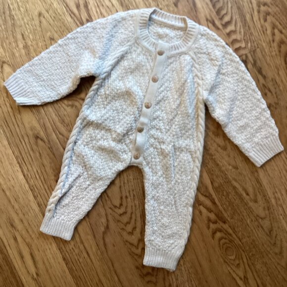 NEW! OLD NAVY CABLE KNIT BABY SWEATER ONE-PIECE ROMPER BEIGE O/S COZY - Picture 1 of 3